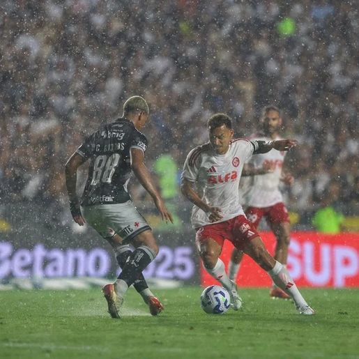 Inter sofre goleada histórica e dá mais um passo em direção ao rebaixamento