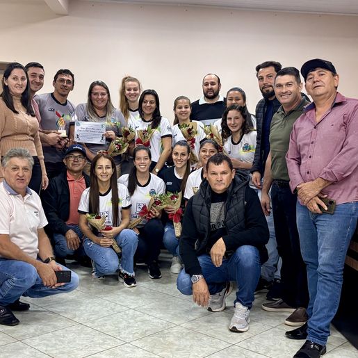 Equipe de futsal feminino de Saltinho é homenageada em sessão solene