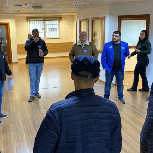 Candidatos a prefeito de SMO chegam para debate na Peperi