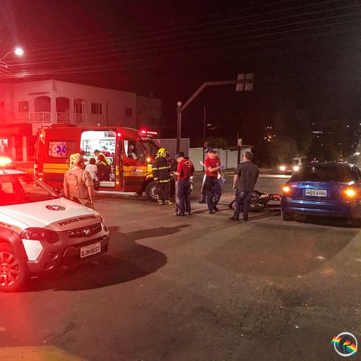 Acidente entre carro e moto deixa jovem ferido em SMOeste