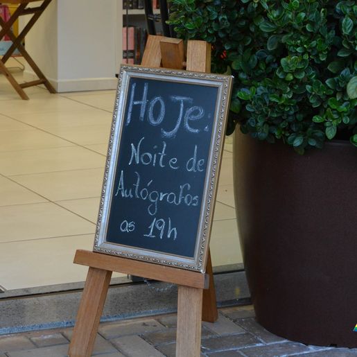 Delegado aposentado lança romance com base em São Miguel do Oeste