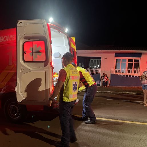 Motociclista fica ferido após colisão com carro no centro de Descanso