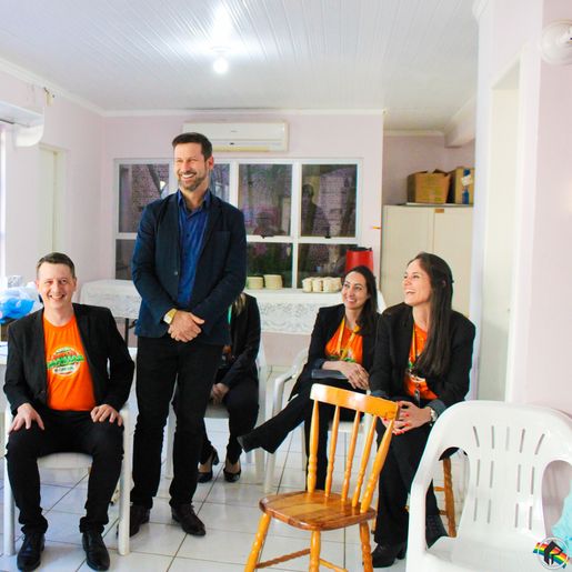 Cresol Fronteiras repassa recursos para Rede Feminina em São Miguel do Oeste