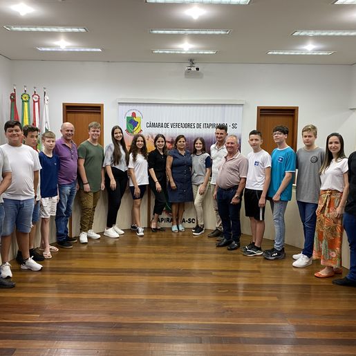 Vereadores Mirins de Itapiranga tomam posse e elegem mesa diretora