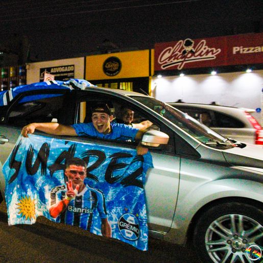 Torcedores comemoram hexa do Grêmio no Gauchão em São Miguel do Oeste