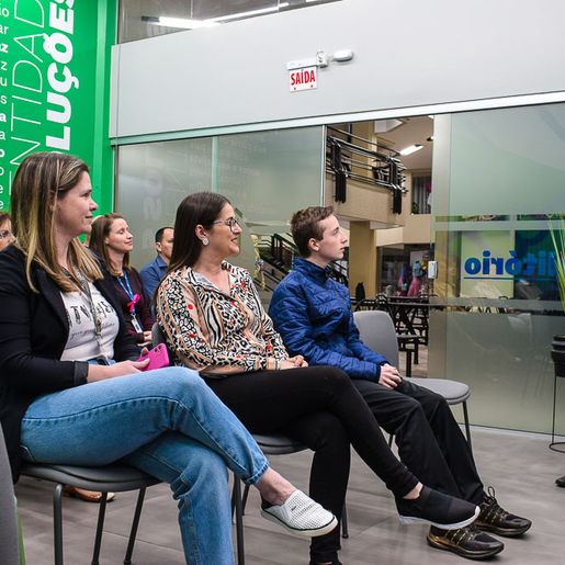 Empresas associadas a CDL apresentam vagas à Formandos do Projeto Escola do Varejo