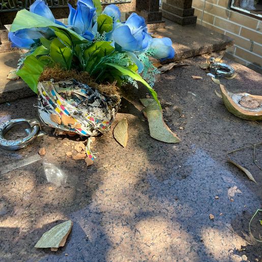 Túmulos são depredados em cemitério no interior de São João do Oeste