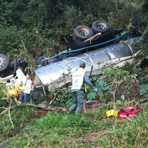 Saída de pista de caminhão deixa uma pessoa morta no interior de Guaraciaba