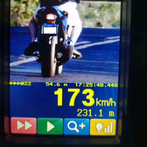 Polícia Militar Rodoviária flagra motociclista a 173 km/h na SC-163