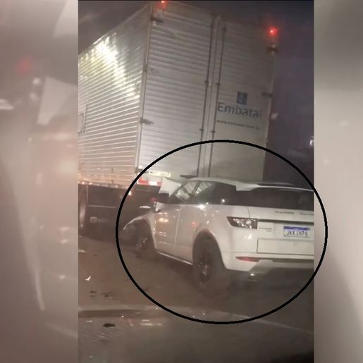 VÍDEO: Condutor colide carro de luxo em traseira de caminhão em SMO