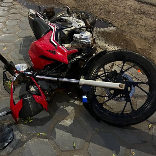 Motociclista vai parar no hospital após acidente na Willy Barth, em SMOeste
