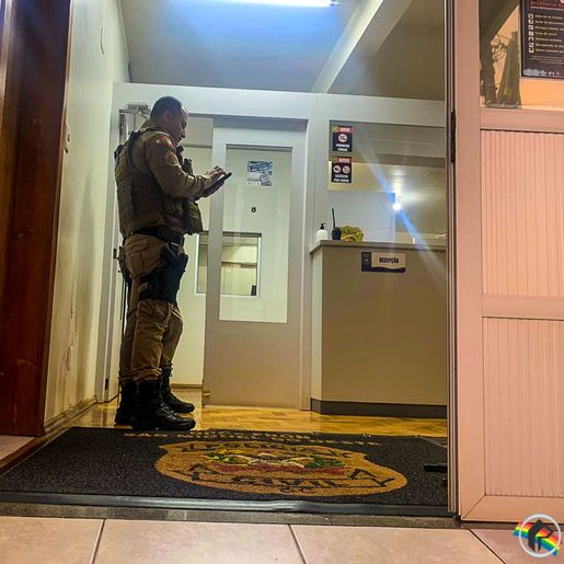 Foragido da justiça tenta usar documento de rapaz já falecido e acaba preso em SMOeste