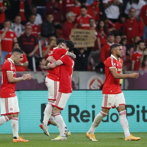 Inter bate facilmente o Fluminense por 3 a 0 e acalma a tensão no Beira-Rio
