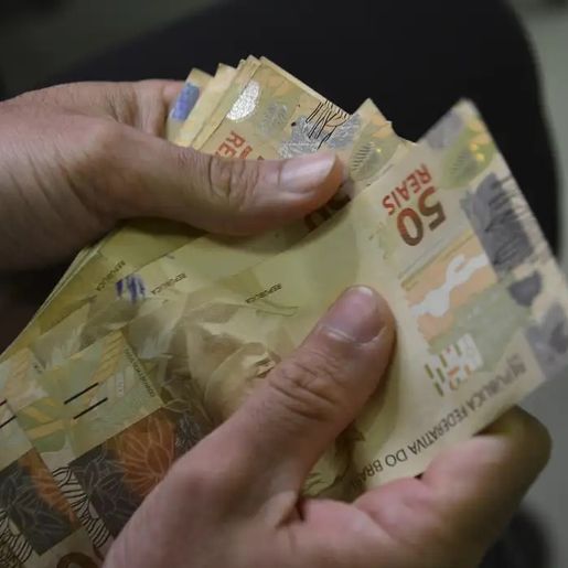 Proposta do Orçamento de 2026 prevê salário mínimo de R$ 1.631