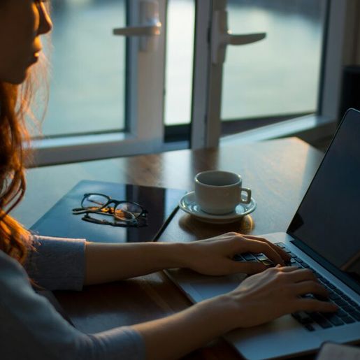 Diferença de salários entre homens e mulheres cai em Santa Catarina, mas segue acima de 27%