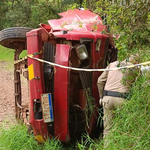 Tombamento no interior deixa motorista morto