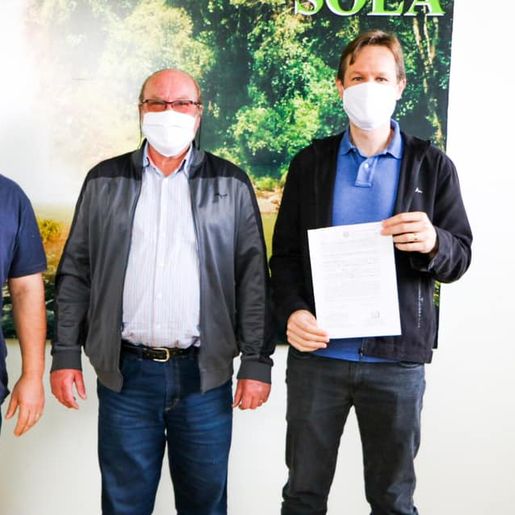 Matrículas de imóveis são entregues oficialmente para empresários de Palma Sola