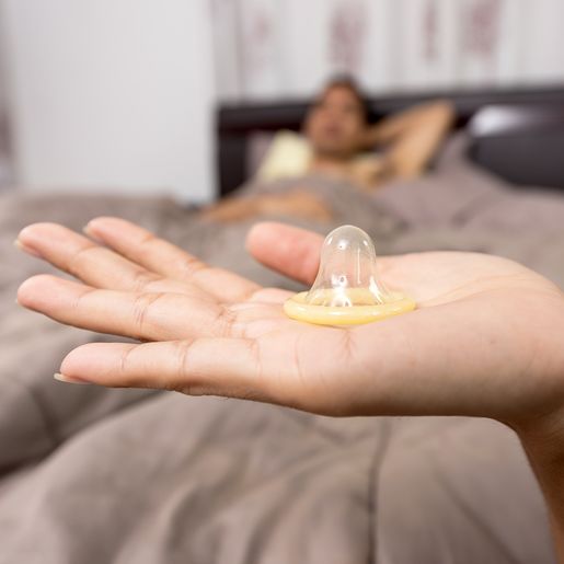 Homem transmite HIV para a namorada após esconder infecção por 6 meses