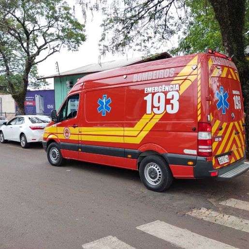 Adolescente é atropelada por carro no centro de São José do Cedro