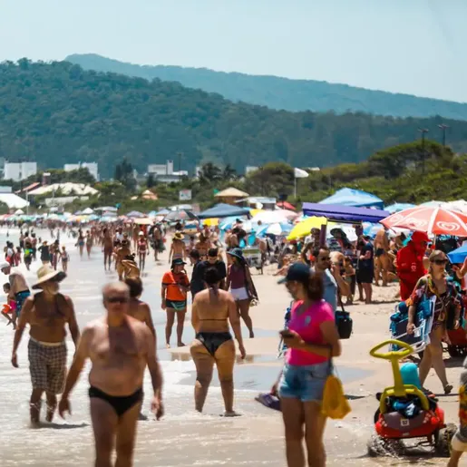 Praia de Jurerê Internacional está totalmente própria para banho