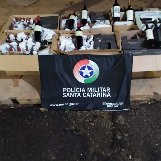 Polícia Militar apreende carga de vinho avaliada em mais de R$ 60 mil