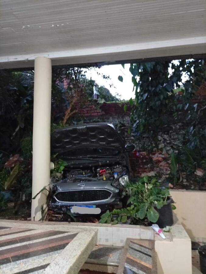 Veículo cai em ribanceira e deixa quatro idosas feridas em Cunha Porã