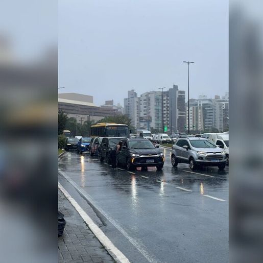 Com mais de 120 milímetros em 24 horas, chuva intensa deixa cidades de SC embaixo d’água