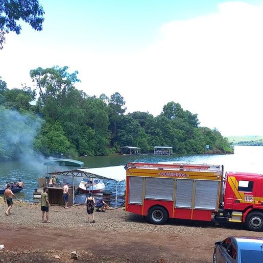 Explosão em embarcação deixa duas pessoas feridas em Itá