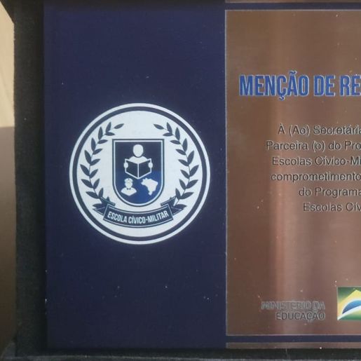 Escola Cívico Militar de São Miguel do Oeste recebe certificação do MEC