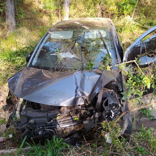 Mulher fica ferida em saída de pista na SC-157