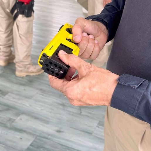 PRF adota nova geração de armas elétricas para abordagens em SC