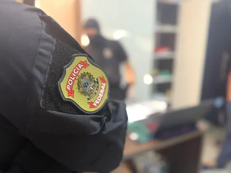 PF realiza operação contra tráfico e lavagem de dinheiro em 15 estados