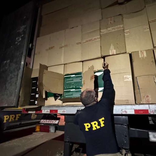 Carga de calçados falsificados com destino a São Miguel do Oeste é interceptada no Paraná