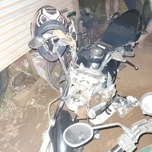 Mulher fica gravemente ferida em queda de moto em São José do Cedro