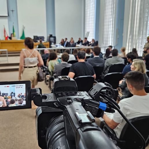 Acusada de contratar cartomante para matar atual companheira do ex-marido é absolvida