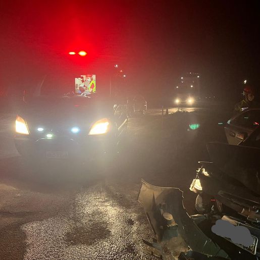 Colisão entre carro e caminhão na BR-158 resulta em três pessoas feridas