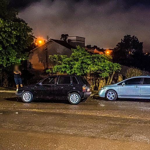 Jovem recusa bafômetro após colidir em veículo estacionado em SMO