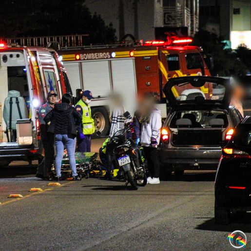 Mulher fica ferida em colisão entre carro e moto em SMO; assista
