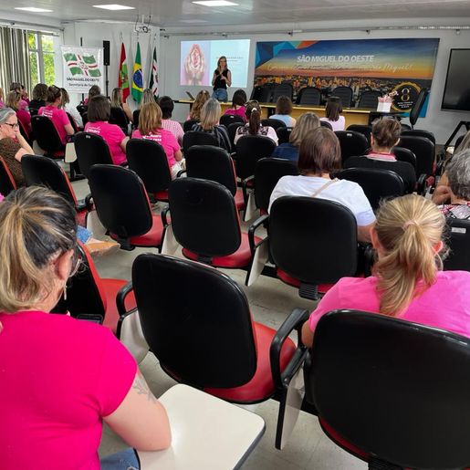 Palestra sobre saúde da mulher reúne público no Outubro Rosa em São Miguel do Oeste