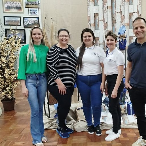 São José do Cedro: Workshop ensina lojistas a atrair clientes com vitrines criativas