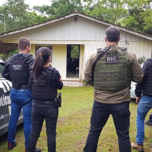 Padrasto é preso por estuprar e engravidar adolescente em SC