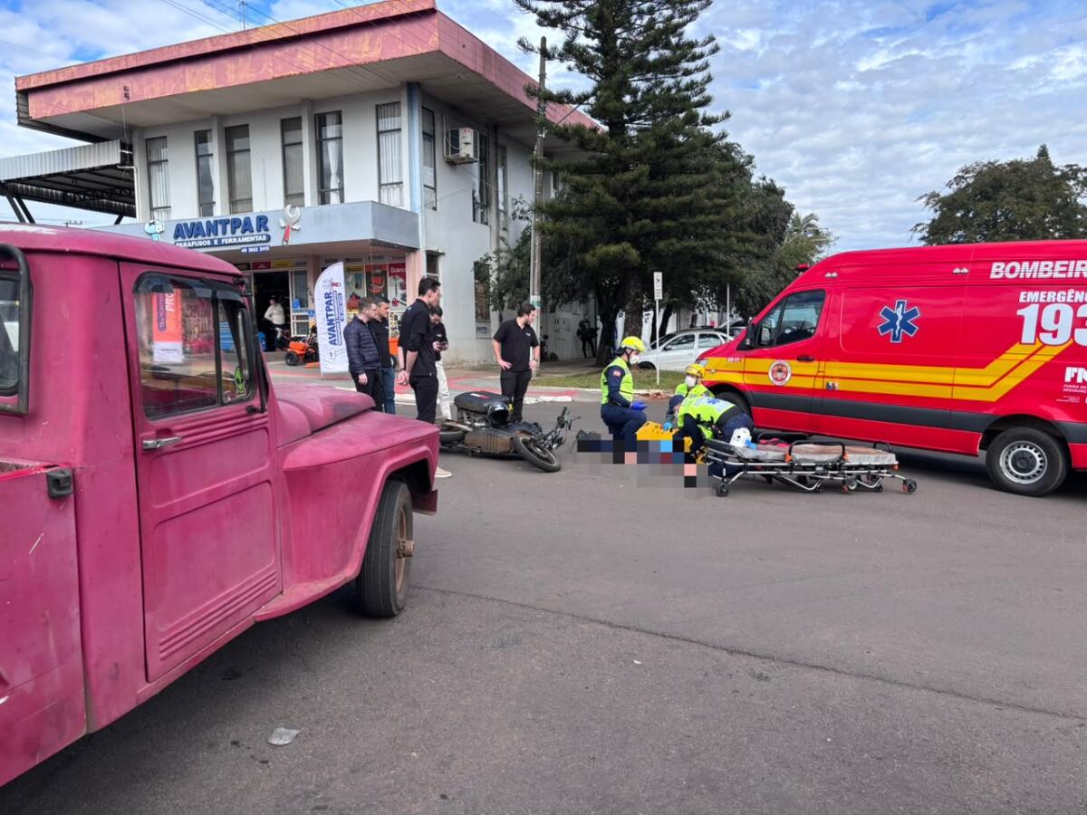 Motociclista fica ferido em acidente no Centro de São Miguel do Oeste
