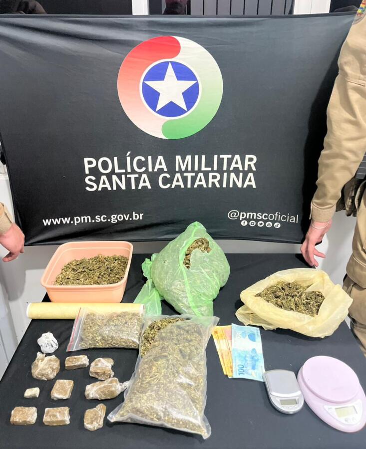 Trio é preso com mais de 1,2 kg de maconha após perseguição policial em SMO