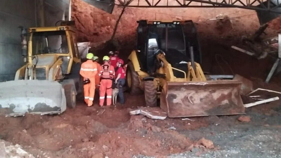 Trabalhador morre e outro desaparece após desabamento de barracão em SC