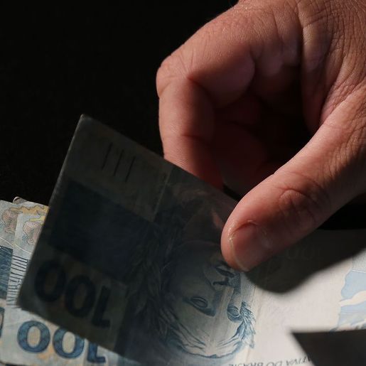 Governo propõe salário mínimo de R$ 1.294 em 2023, sem aumento real