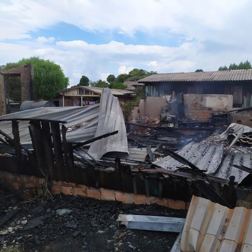 População divulga vídeos e faz comentários inverídicos sobre incêndio em residência