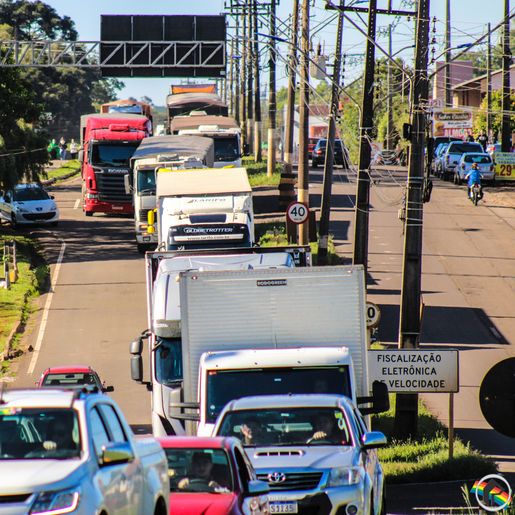 Após determinação da Justiça, PRF desmobiliza bloqueios de manifestantes em SMOeste