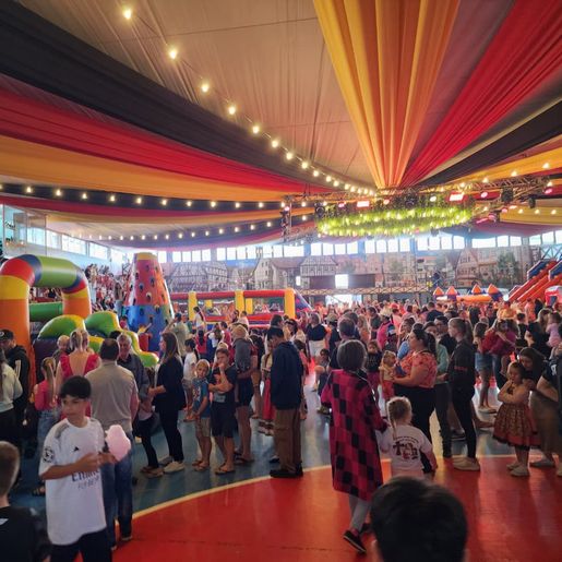 Almoço típico e programações infantis marcam o domingo na 46ª Oktoberfest