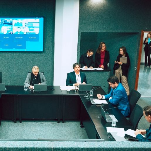 Projeto que proíbe danças obscenas nas escolas tem aval da Comissão de Educação