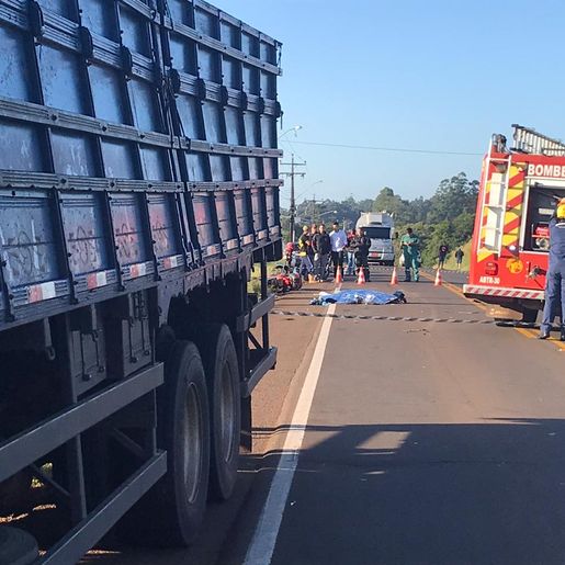 VÍDEO: Motociclista morre após colisão com caminhão na SC-163